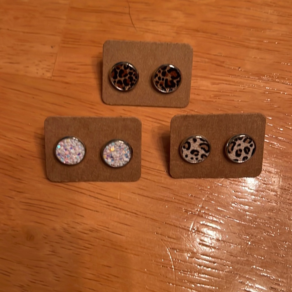 Set of 3 stud earrings